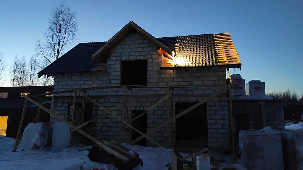 Установка металлочерепицы на крышу дома из газобетона в деревне Скотное 5 IMG 20220315 194444