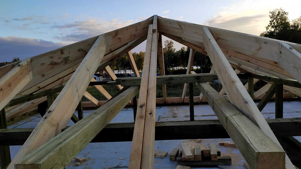 Шатровая крыша в Финском хуторе 5 vlcsnap 2023 11 28 18h44m33s660