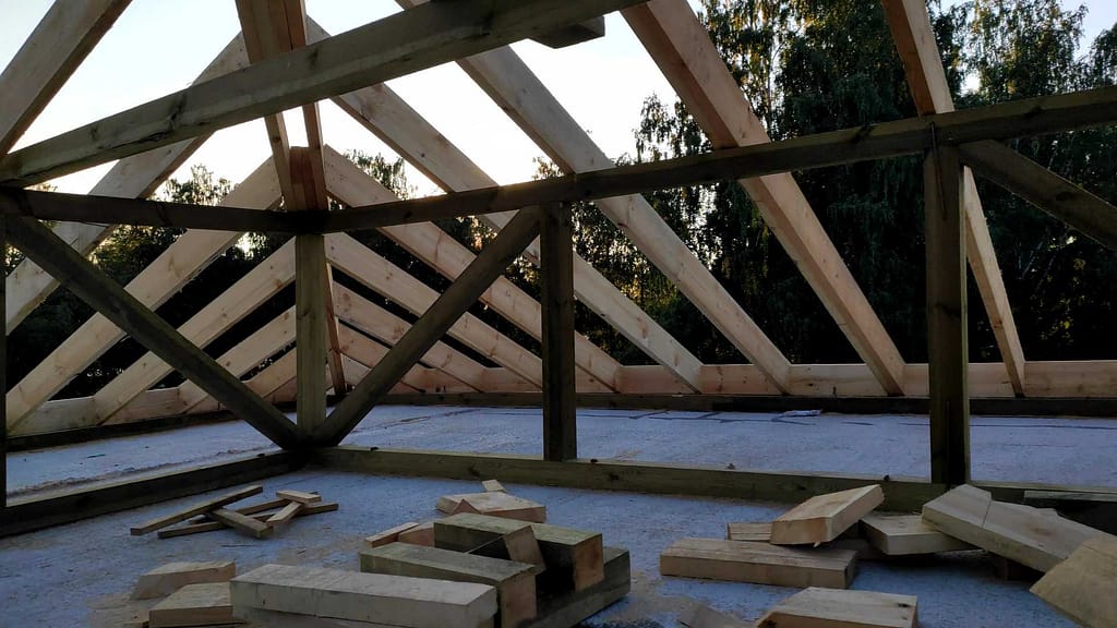 Шатровая крыша в Финском хуторе 7 vlcsnap 2023 11 28 18h46m07s620