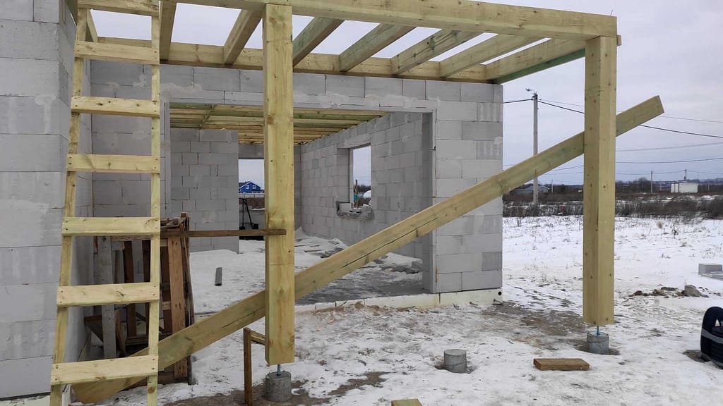 Кровля вальмовая в деревне Ладога 12 vlcsnap 2023 11 29 18h33m23s064