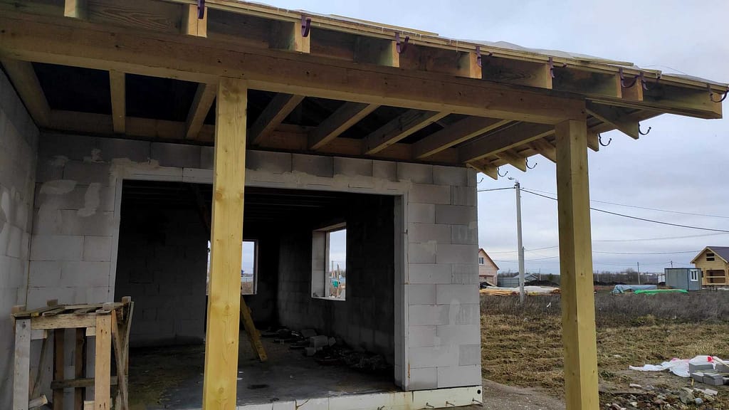 Кровля вальмовая в деревне Ладога 14 vlcsnap 2023 11 29 18h35m31s792