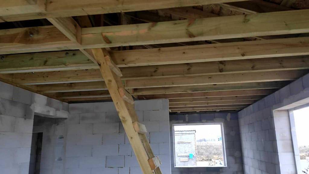 Кровля вальмовая в деревне Ладога 15 vlcsnap 2023 11 29 18h35m58s432