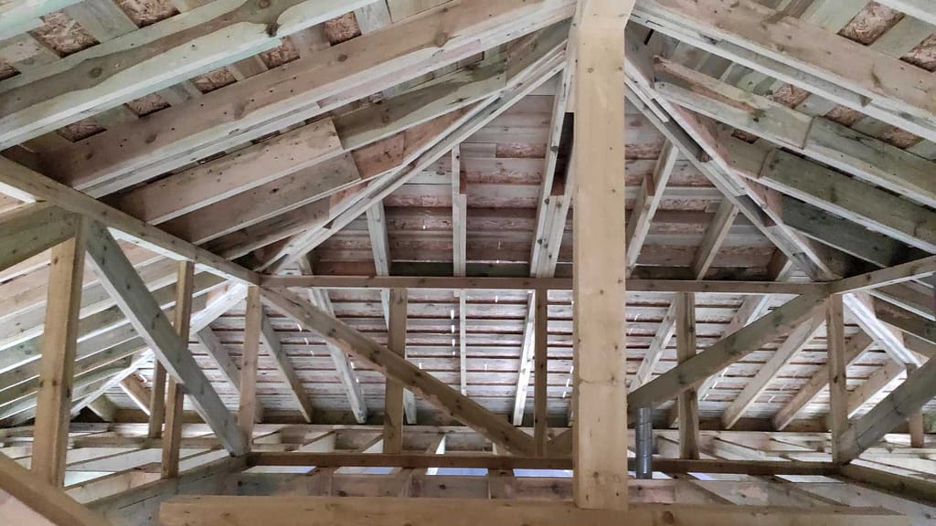 Кровля вальмовая в деревне Ладога 2 vlcsnap 2023 11 29 18h36m19s709