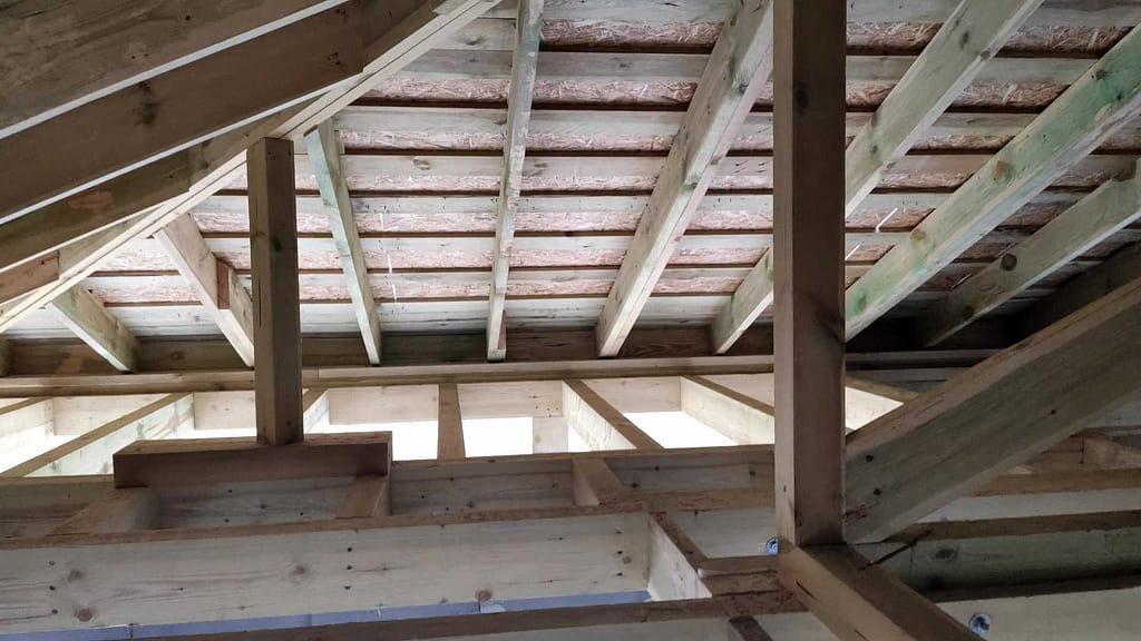 Кровля вальмовая в деревне Ладога 3 vlcsnap 2023 11 29 18h36m37s334