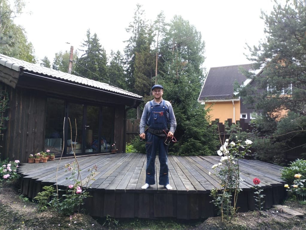 Строительство террасы в Репино, Курортный район, Санкт-Петербург 3 Монтаж обвязки из доски на сваи, строительство террасы