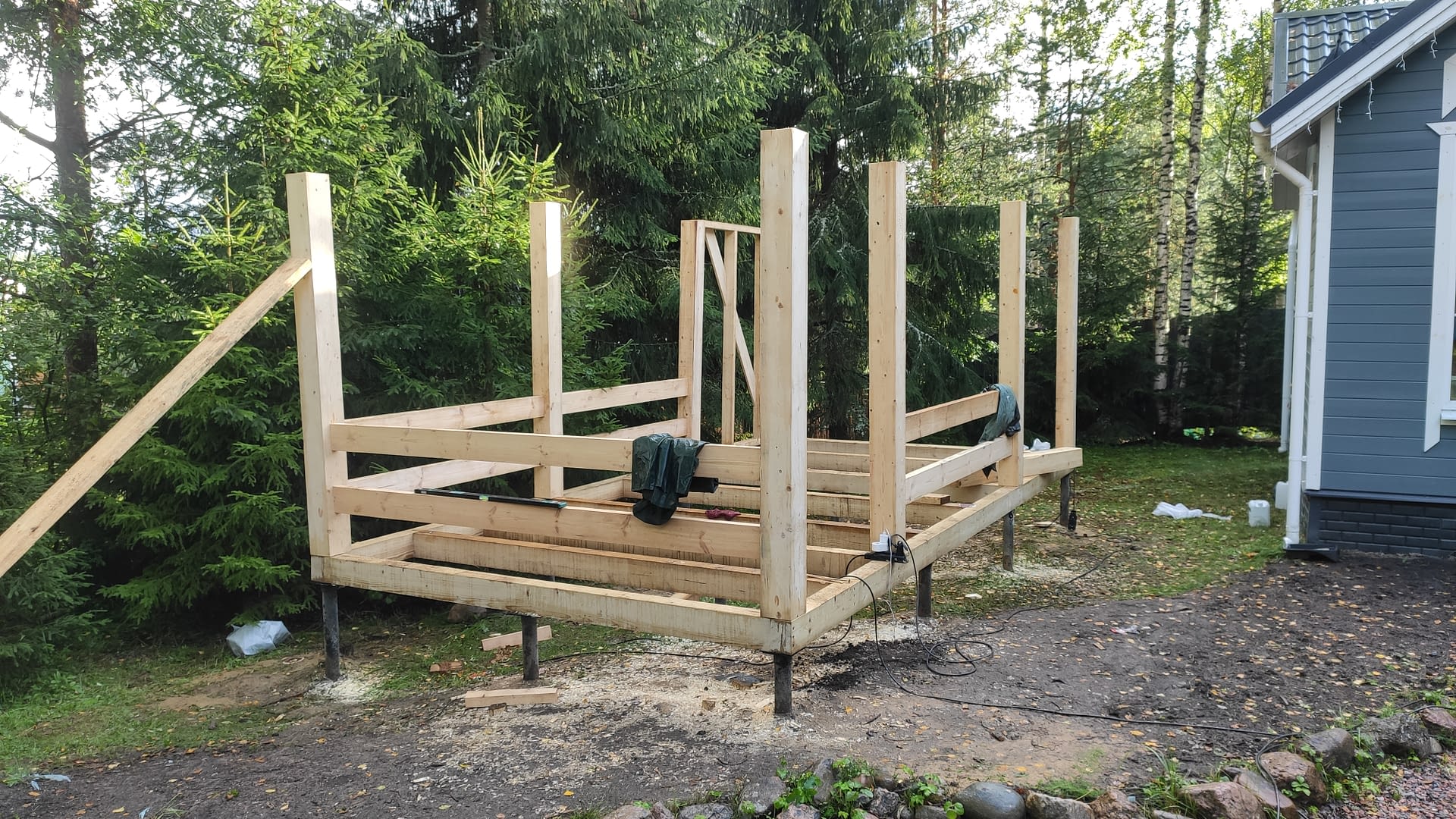 Беседка из дерева под ключ в СПб и Ленобласти 3 Процесс строительства беседки бригадой плотников в СПб